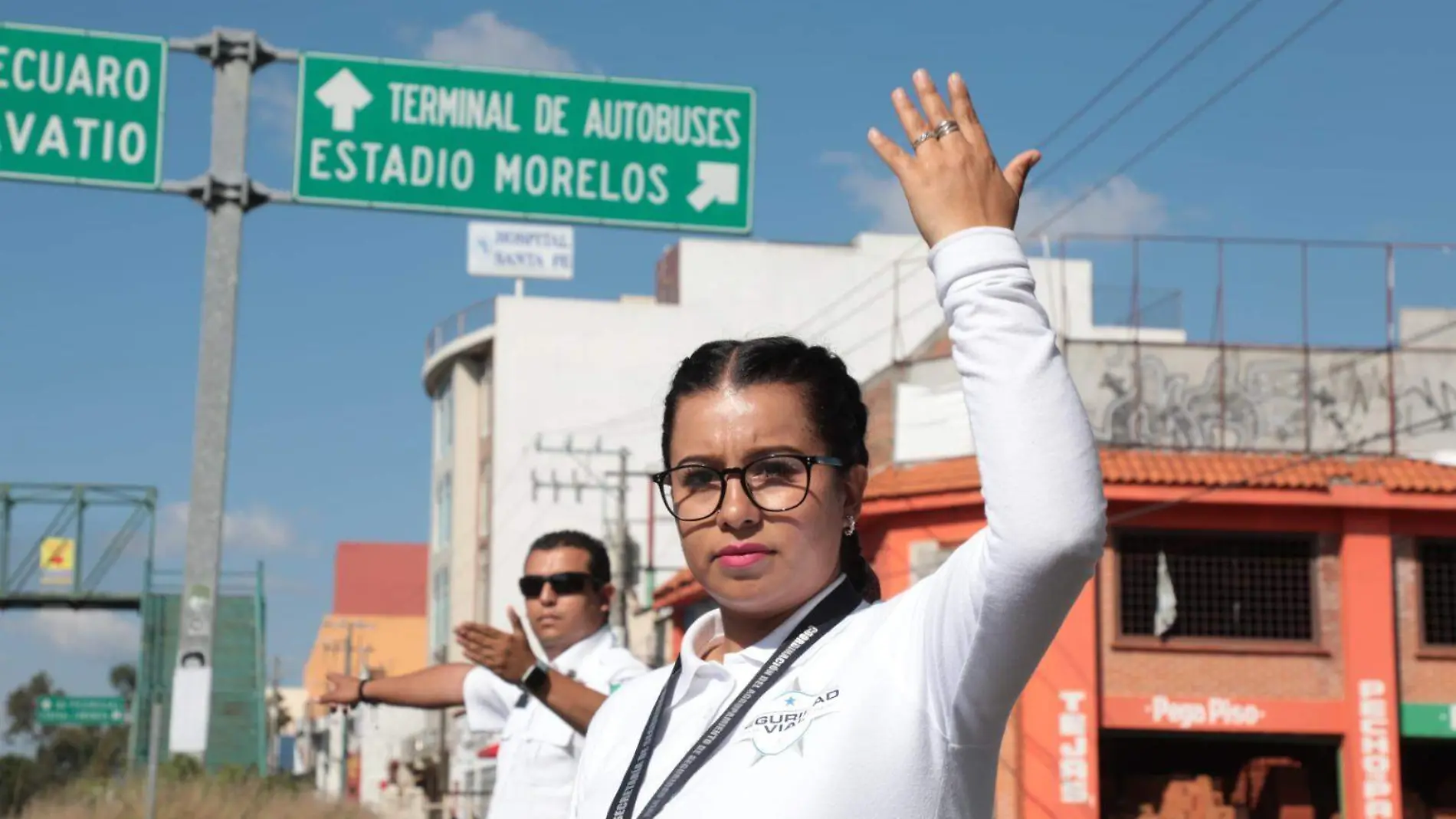 Elementos de seguridad en el Estadio Morelos